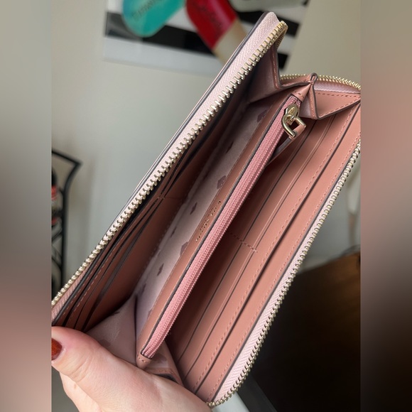 Light pink Kate spade wallet - Picture 4 of 6